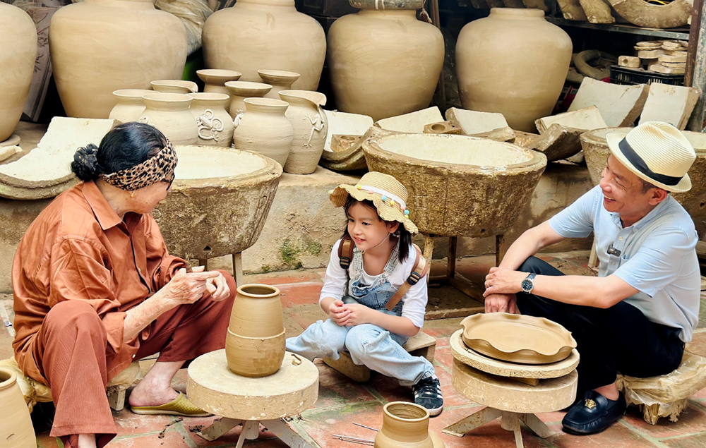 “Cha con vạn dặm” - Hành trình thấu hiểu giữa 2 thế hệ - ảnh 1