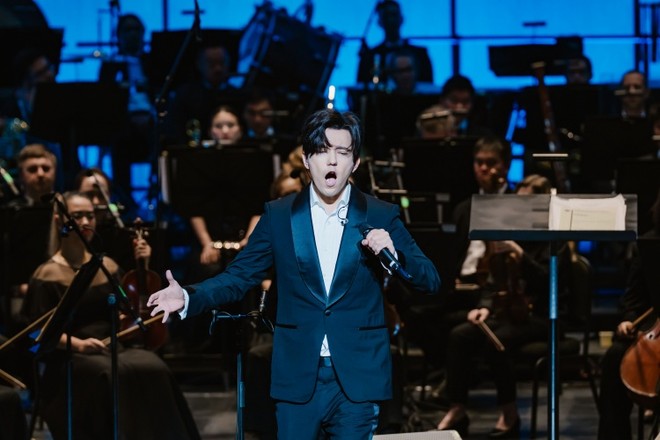 Dimash Qudaibergen bất ngờ mở màn đêm nhạc