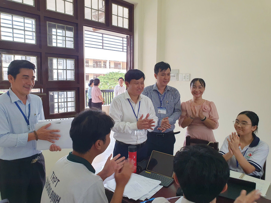 Lãnh đạo ngành GD&ĐT thăm đội tuyển học sinh giỏi. giao-duc-dong-thap-4.jpg