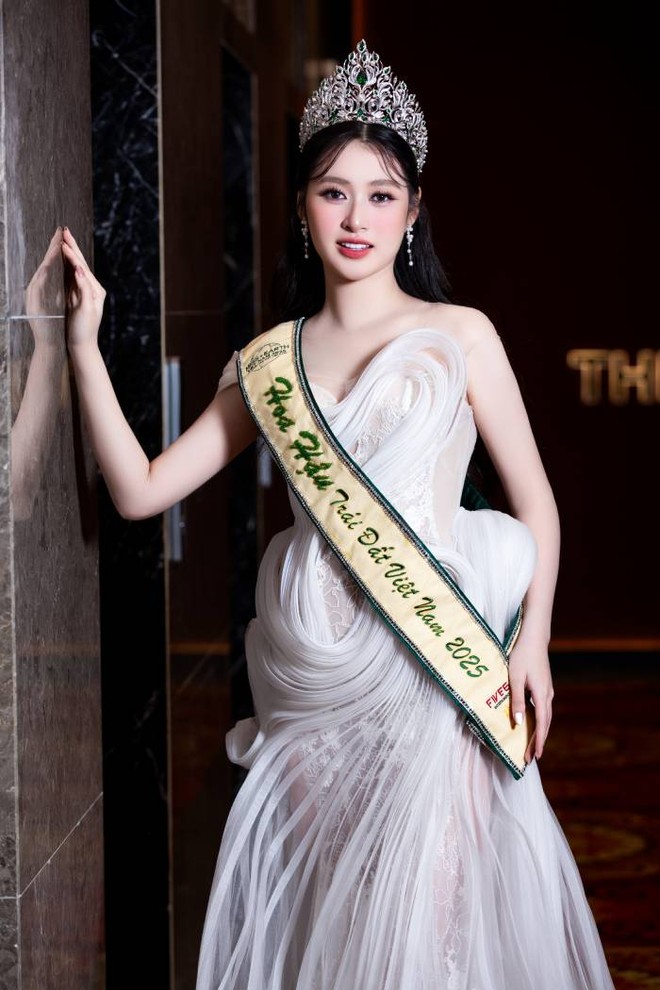 Trịnh Mỹ Anh đại diện Việt Nam tham dự đấu trường Miss Earth 2025
