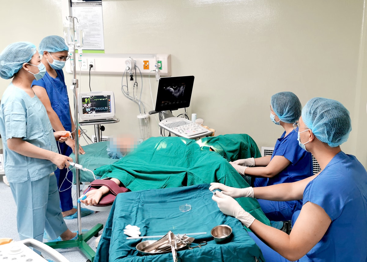 Một ca chọc hút trứng của y, bác sĩ Bệnh viện Phụ sản Hà Nội.