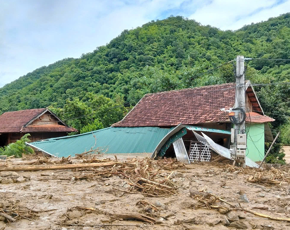 Phó Thủ tướng Mai Văn Chính thăm, động viên người dân vùng lũ Nghệ An - ảnh 4