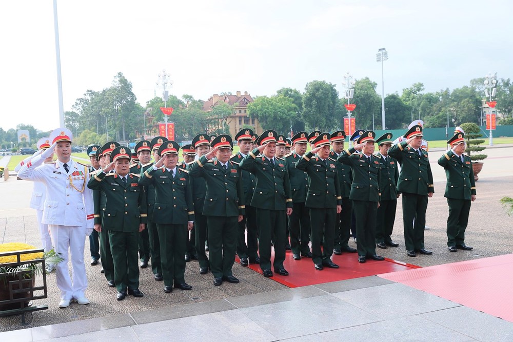 Lãnh đạo Đảng, Nhà nước vào Lăng viếng Chủ tịch Hồ Chí Minh, tưởng niệm các anh hùng liệt sĩ - ảnh 5