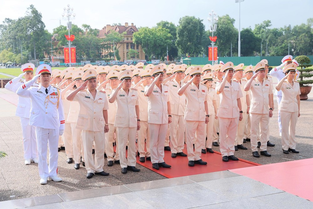 Lãnh đạo Đảng, Nhà nước vào Lăng viếng Chủ tịch Hồ Chí Minh, tưởng niệm các anh hùng liệt sĩ - ảnh 6