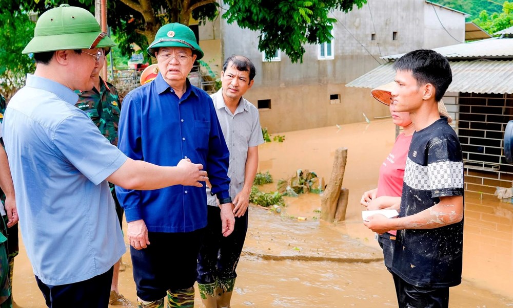 Phó Thủ tướng Mai Văn Chính thăm, động viên người dân vùng lũ Nghệ An - ảnh 2