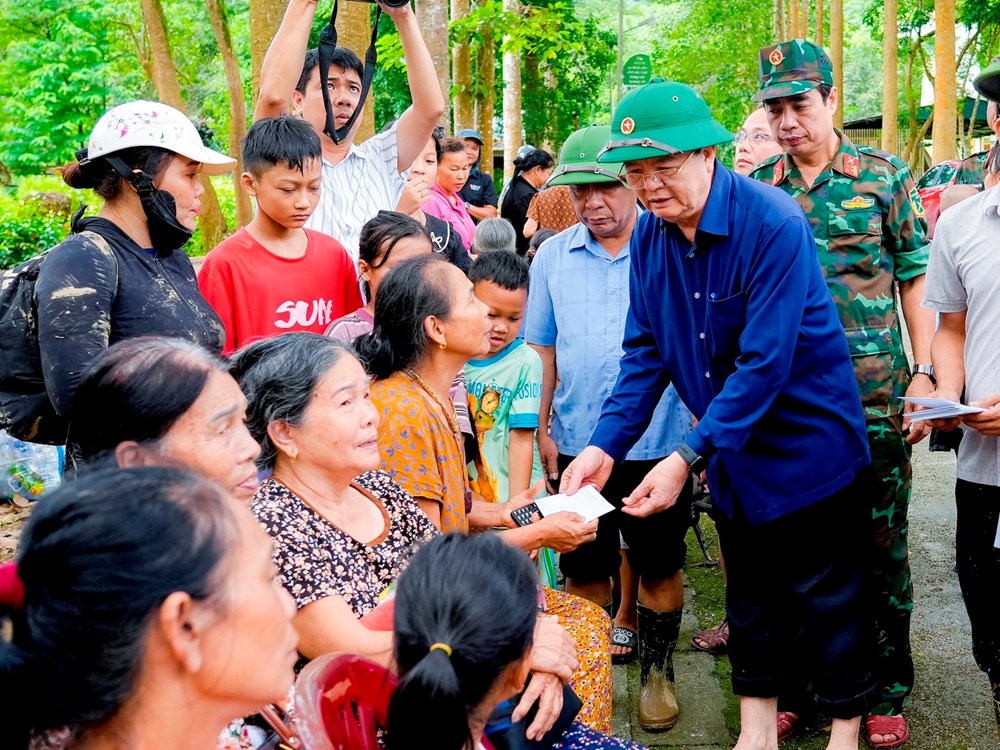 Phó Thủ tướng Mai Văn Chính thăm, động viên người dân vùng lũ Nghệ An - ảnh 3