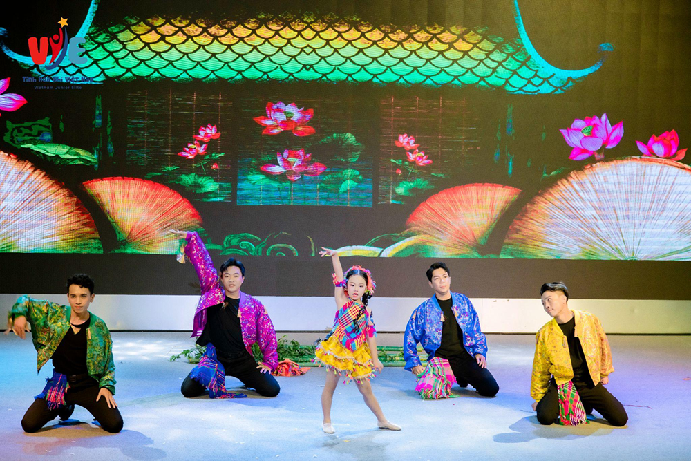 Model Kid San San gây chú ý tại Bán kết Tinh Hoa Nhí 2025 - ảnh 1