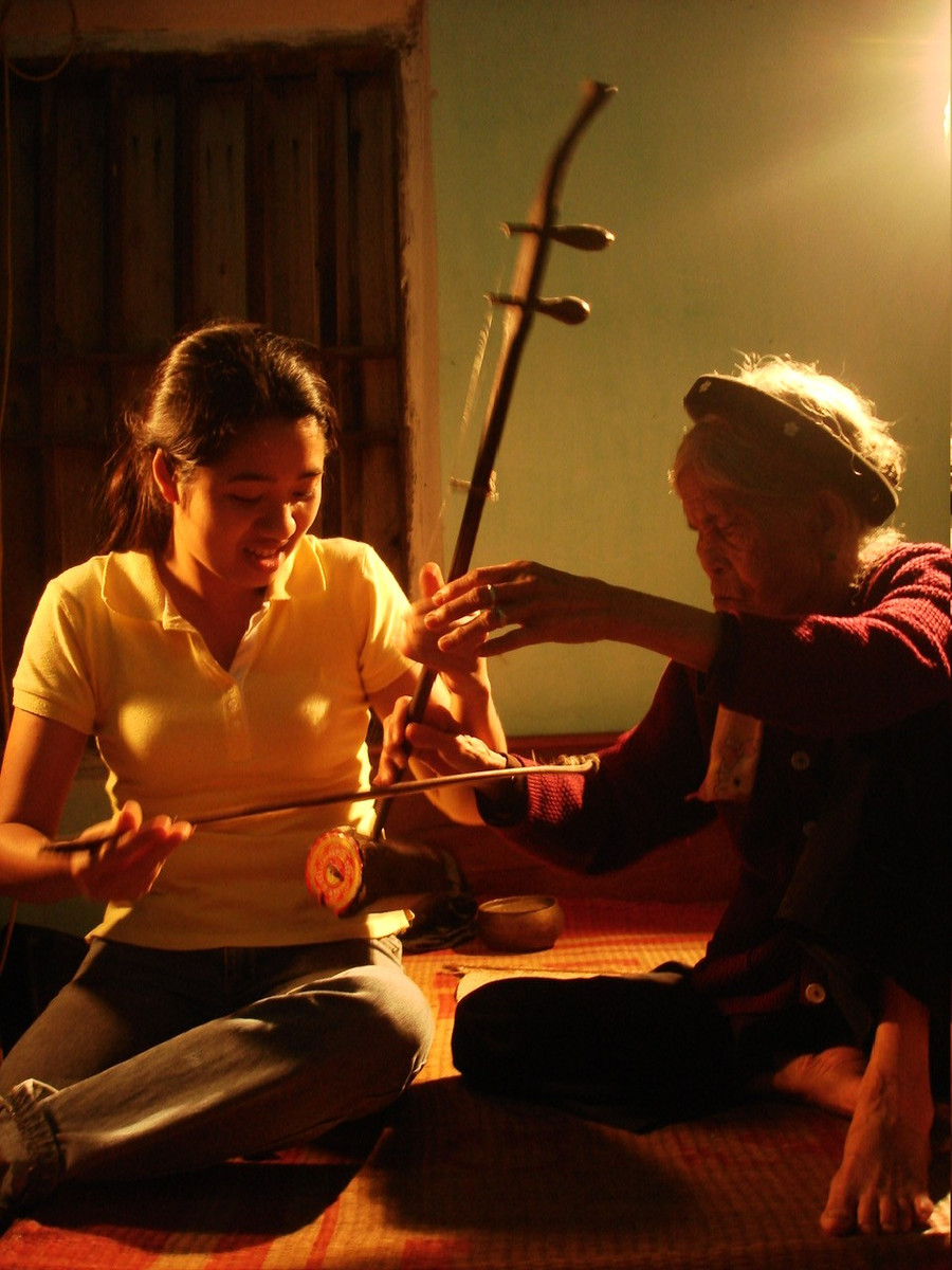 Mỗi thước phim trong 'Xẩm đỏ' đều tự nhiên, không diễn xuất. Ảnh cắt từ phim. ninh-binh-mua-ban-quyen-phim-xam-do-bao-ton-bau-vat-quoc-gia-2.jpg