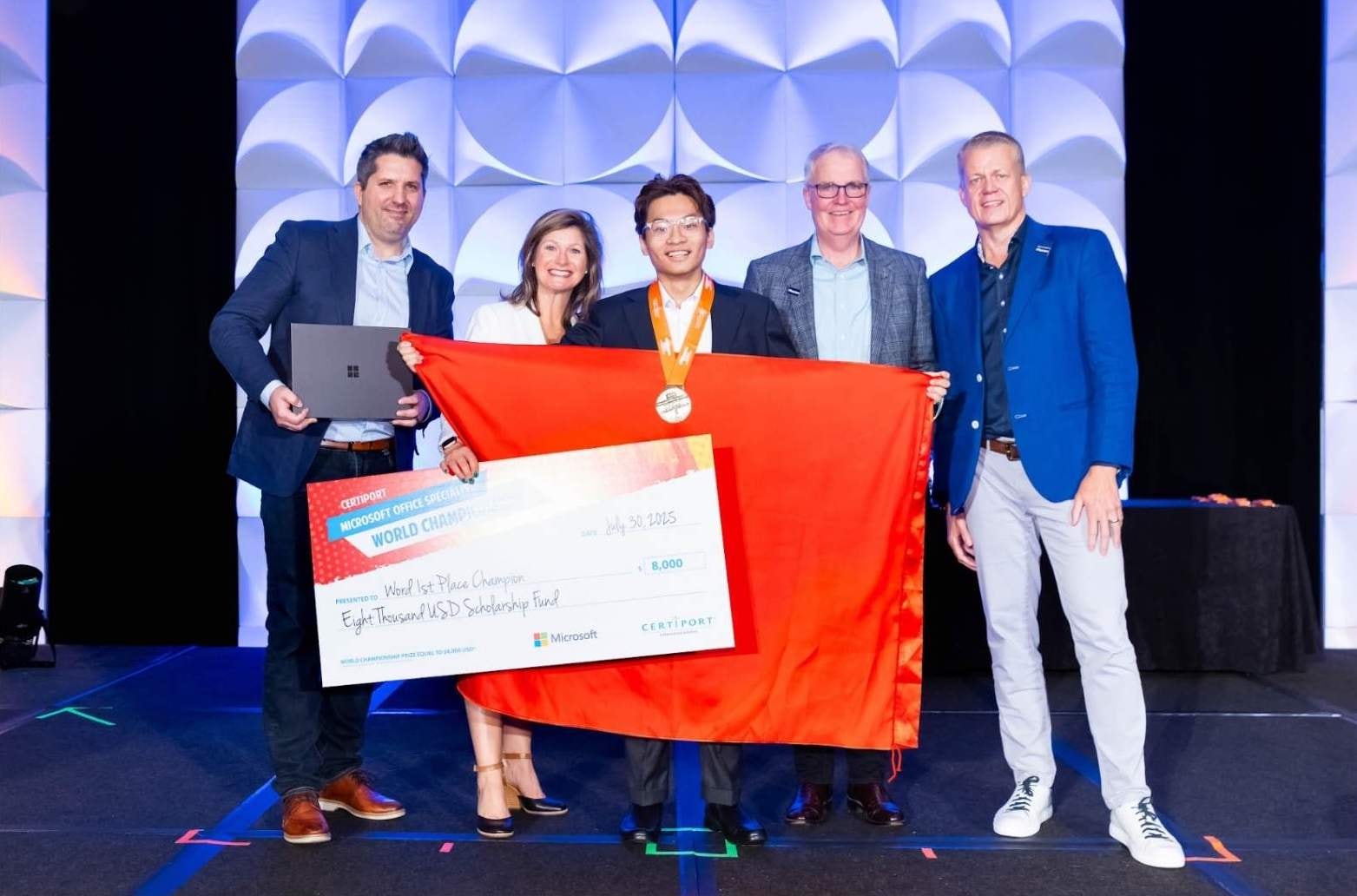 Đỗ Hải Long - Huy chương Vàng thế giới nội dung MOS Word 365 Apps. Ảnh: Ban tổ chức