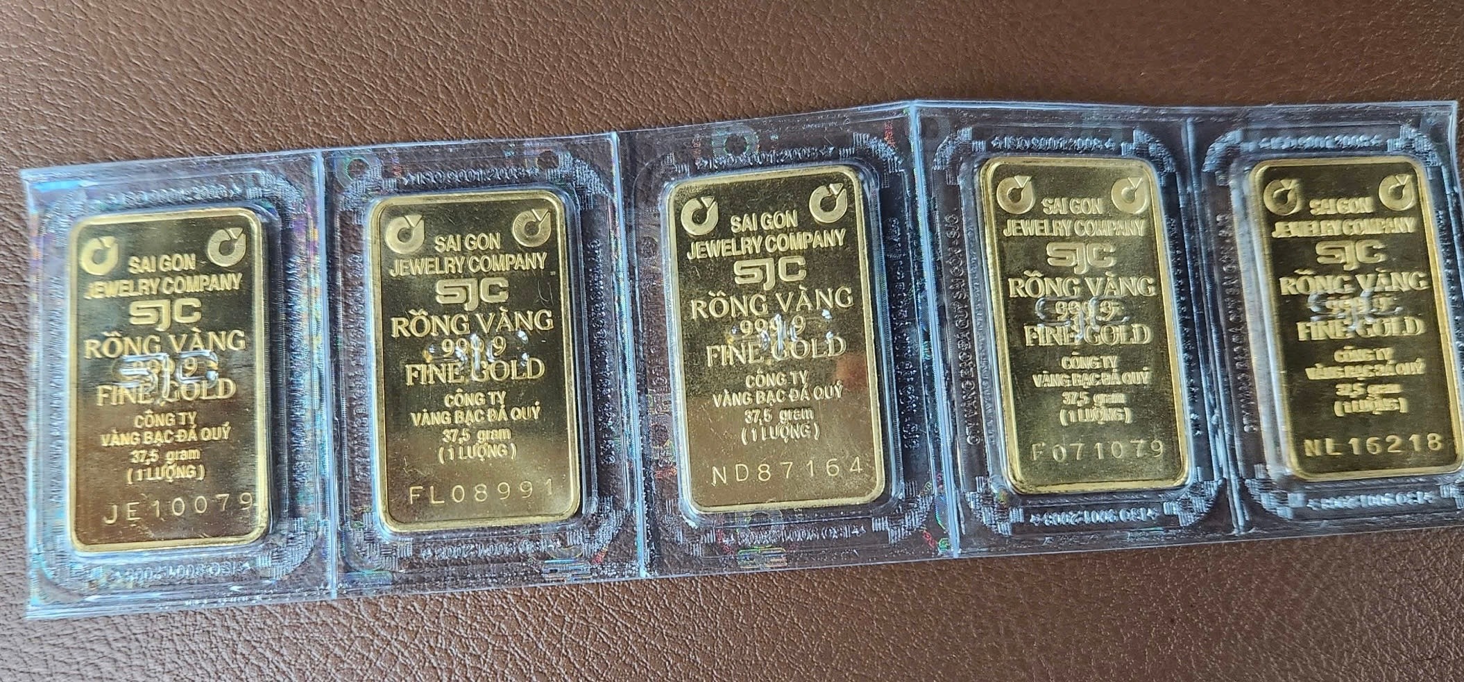 Sáng nay (6/6), giá vàng miếng SJC tại các doanh nghiệp và ngân hàng giao dịch ở mức 118 triệu đồng/lượng. Ảnh: Thu Lan