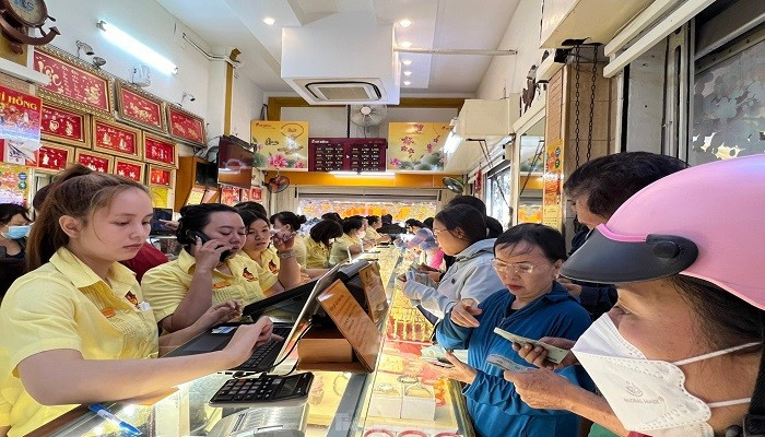 Giá vàng ngày cuối tuần 3/8 tăng rất mạnh 2,1 triệu đồng/lượng