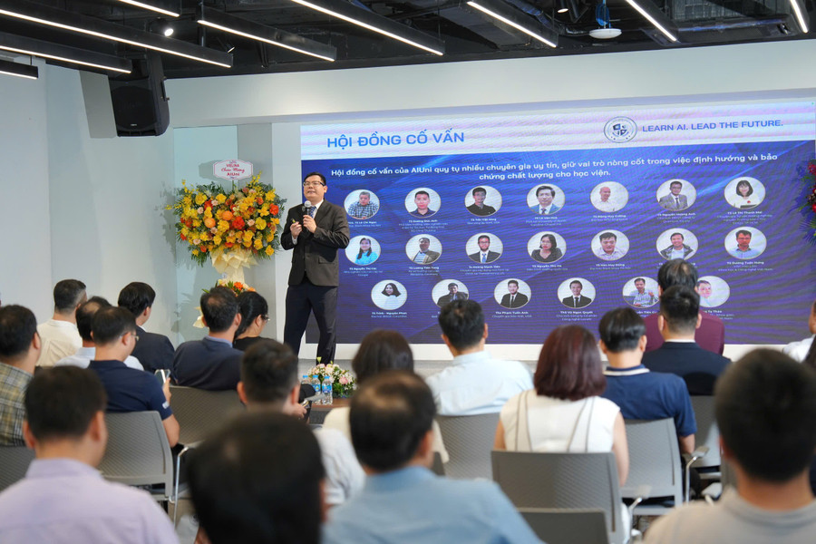 Học viện AI với đội ngũ cố vấn học thuật tinh hoa: Tại sự kiện, AIUni ra mắt Hội đồng Cố vấn Học thuật gồm các nhà khoa học, chuyên gia công nghệ, nhà hoạch định chính sách và doanh nhân uy tín trong và ngoài nước. img-7491.jpg