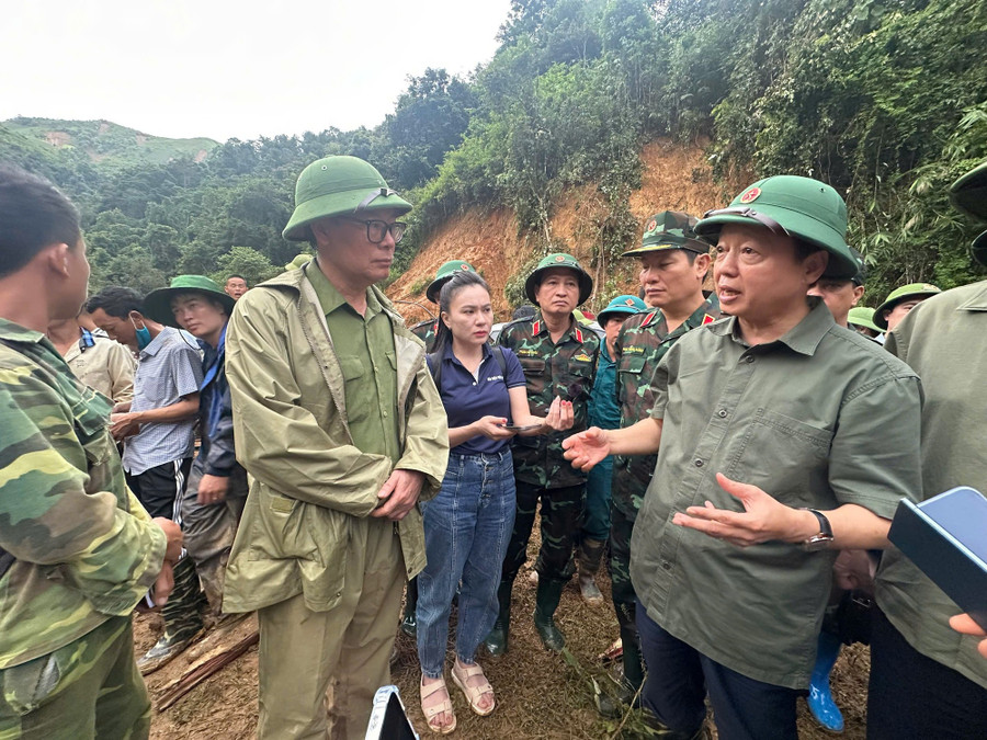 Phó Thủ tướng Trần Hồng Hà chỉ đạo công tác ứng phó thiên tai và tìm kiếm cứu nạn. image-2.jpg