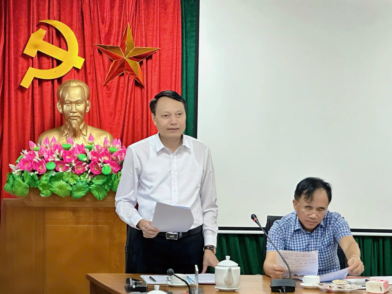 Ông Trần Hậu Ngọc, Phó Chủ tịch Ủy ban Tiêu chuẩn Đo lường Chất lượng Quốc gia, phát biểu tại buổi làm việc (Ảnh: Bộ KH&CN)