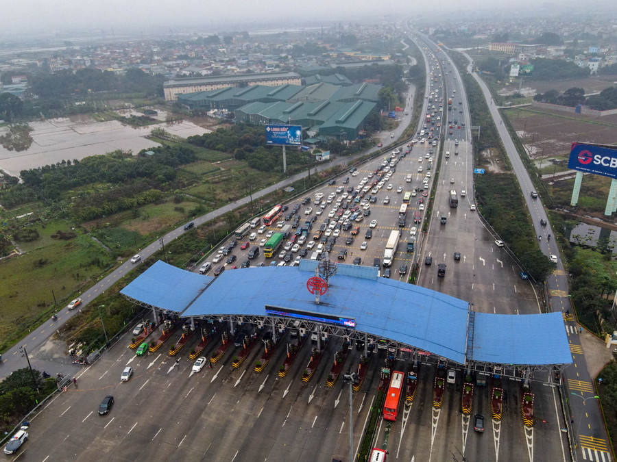 Phương tiện giao thông trên cao tốc Pháp Vân - Cầu Giẽ - Ninh Bình.