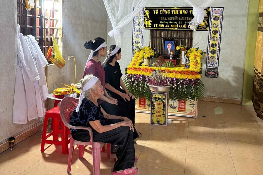 Cuộc sống của 2 chị em Quỳnh và Thương bên bà nội già yếu quá đỗi khó khăn khi mất đi chỗ dựa còn lại của gia đình. 1-3.jpg