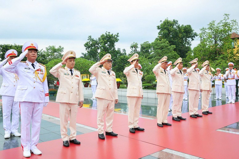 Lãnh đạo Đảng, Nhà nước vào Lăng viếng Chủ tịch Hồ Chí Minh, dâng hương tưởng niệm các anh hùng liệt sĩ - ảnh 6