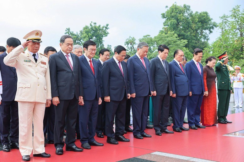 Lãnh đạo Đảng, Nhà nước vào Lăng viếng Chủ tịch Hồ Chí Minh, dâng hương tưởng niệm các anh hùng liệt sĩ - ảnh 5