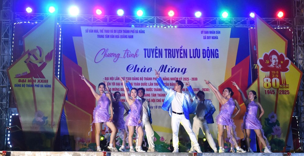 Đưa chương trình văn nghệ, chiếu phim lưu động về với miền núi, xã đảo - ảnh 4