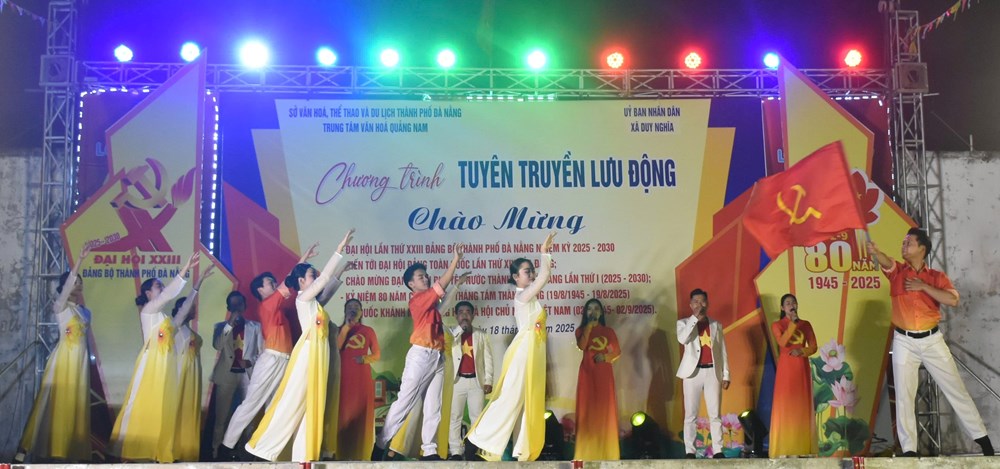 Đưa chương trình văn nghệ, chiếu phim lưu động về với miền núi, xã đảo - ảnh 1