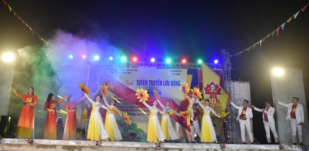 Đưa chương trình văn nghệ, chiếu phim lưu động về với miền núi, xã đảo - ảnh 3