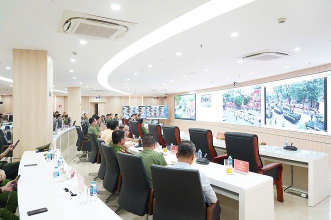 Các hoạt động của lực lượng CATP được truyền trực tiếp về Trung tâm Thông tin chỉ huy Công an thành phố Hà Nội Các hoạt động của lực lượng CATP được truyền trực tiếp về Trung tâm Thông tin chỉ huy Công an thành phố Hà Nội