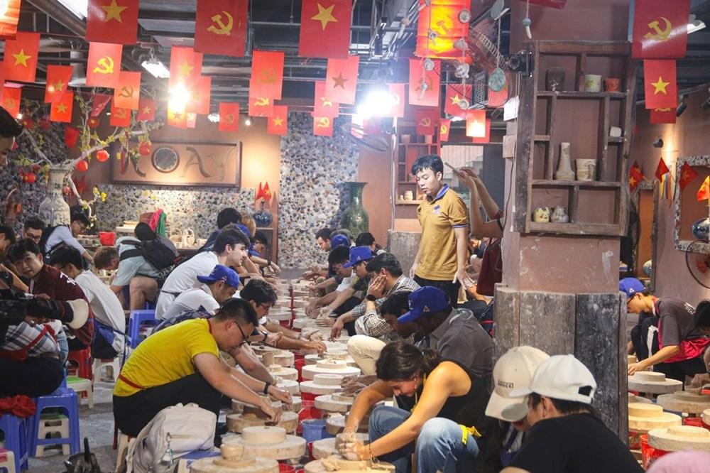 Phóng viên quốc tế thích thú với nhiều trải nghiệm tại Thủ đô  - ảnh 4