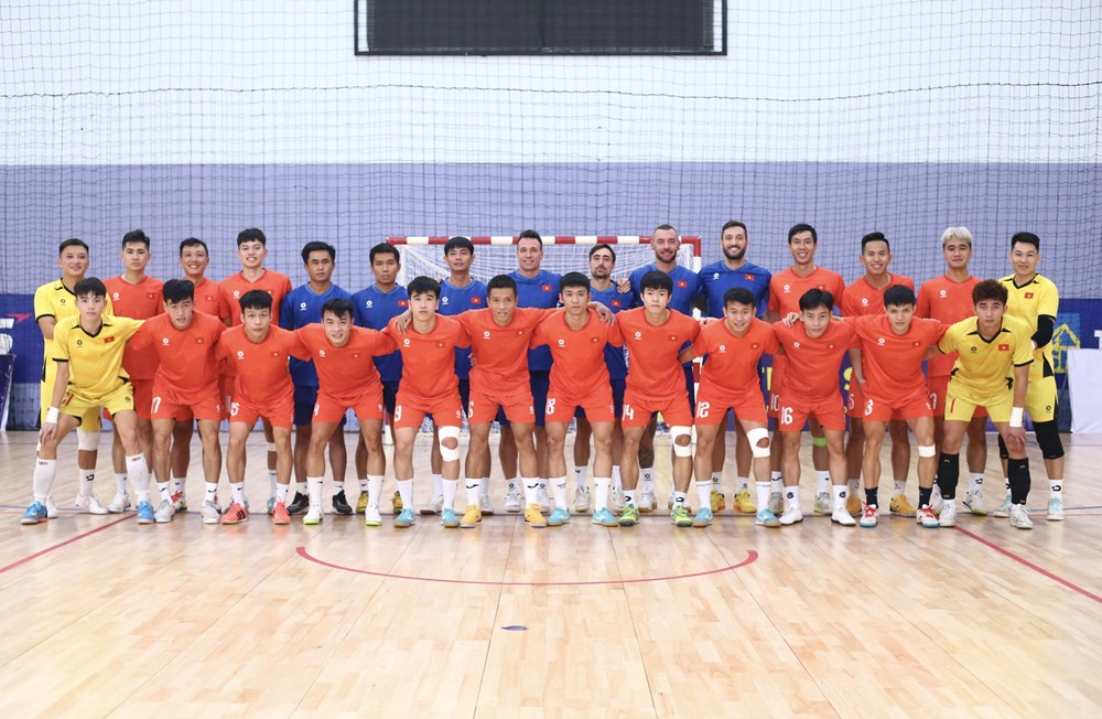 Đội tuyển Futsal Việt Nam lên đường sang Kuwait tập huấn - ảnh 1