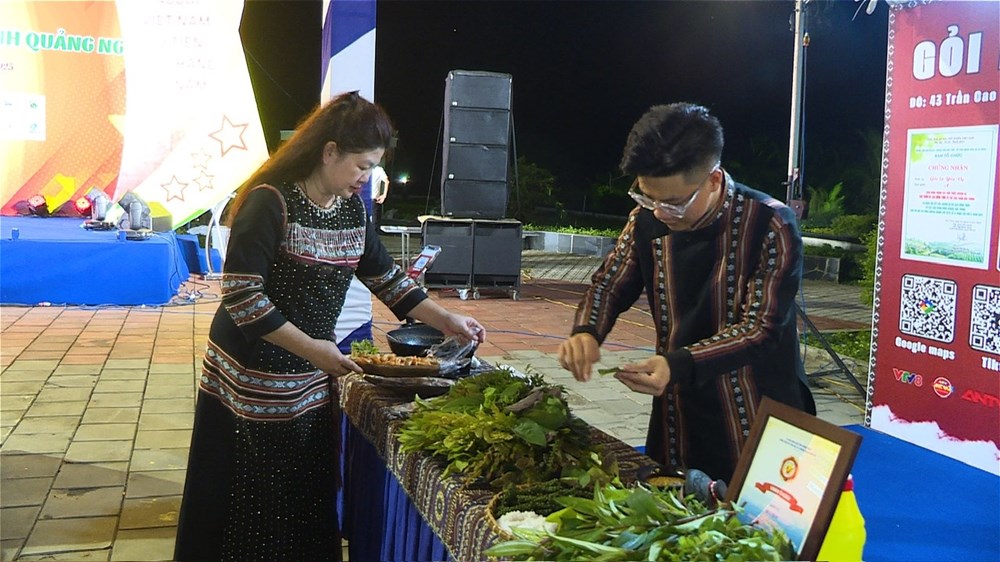 Phiên chợ hàng Việt về Đặc khu Lý Sơn - ảnh 3