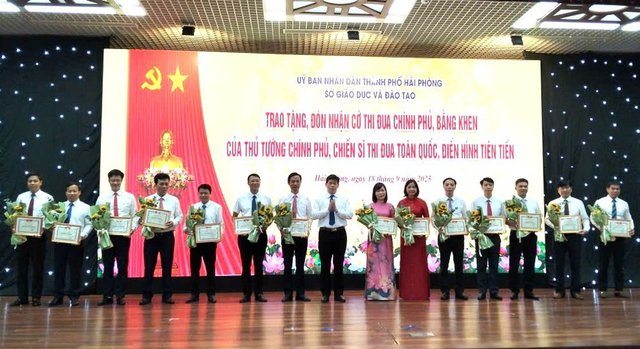 14 tập thể điển hình tiên tiến được Thủ tướng Chính phủ tặng Bằng khen. gd-4.jpg