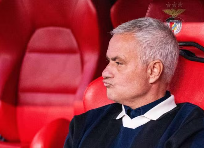 HLV Mourinho bị cáo buộc dàn xếp tỉ số để CLB Fenerbahce bị loại ở Champions League