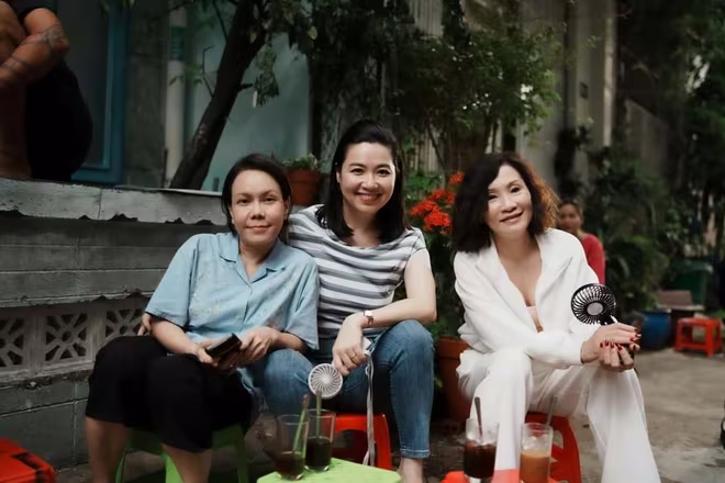 Bộ ba nghệ sĩ Việt Hương, Lê Khánh và Hồng Đào trong phim