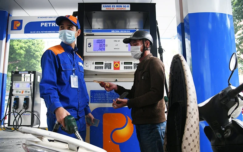 Giá xăng dầu hôm nay 29/9: Giá xăng giảm dầu tăng