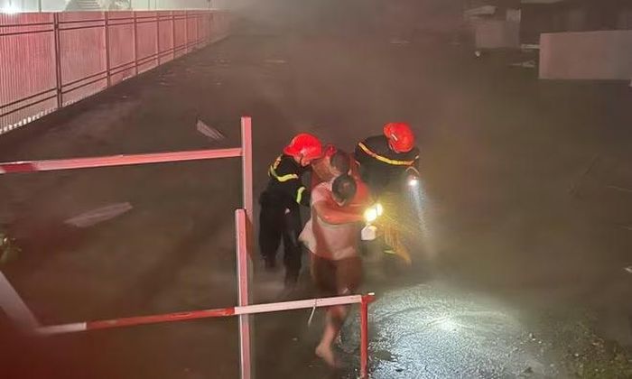 Cảnh sát phòng cháy, chữa cháy và cứu nạn, cứu hộ liên tiếp giải cứu người bị nạn trong đêm bão số 10