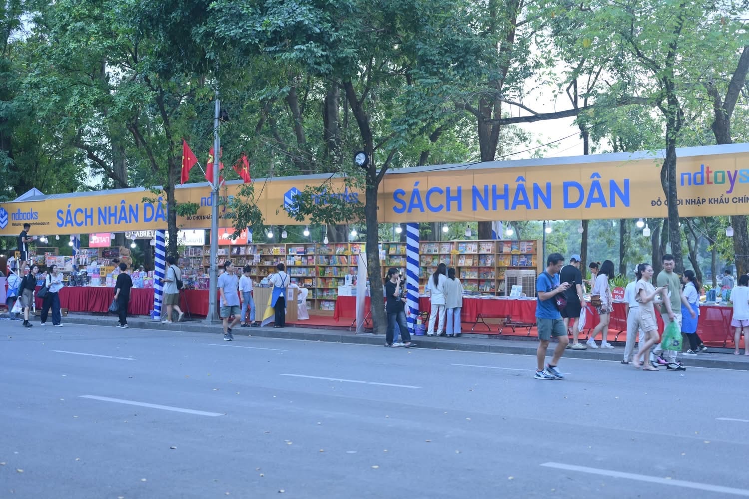 hoi-sach-ha-noi-1.jpg