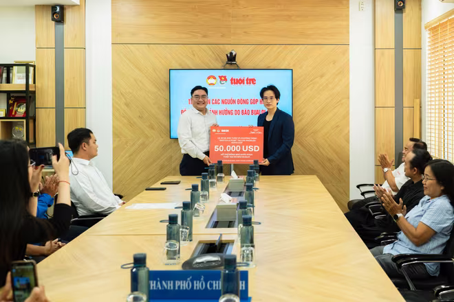Hà Anh Tuấn cùng ekip ủng hộ 50.000 USD để ủng hộ đồng bào bị bão lũ