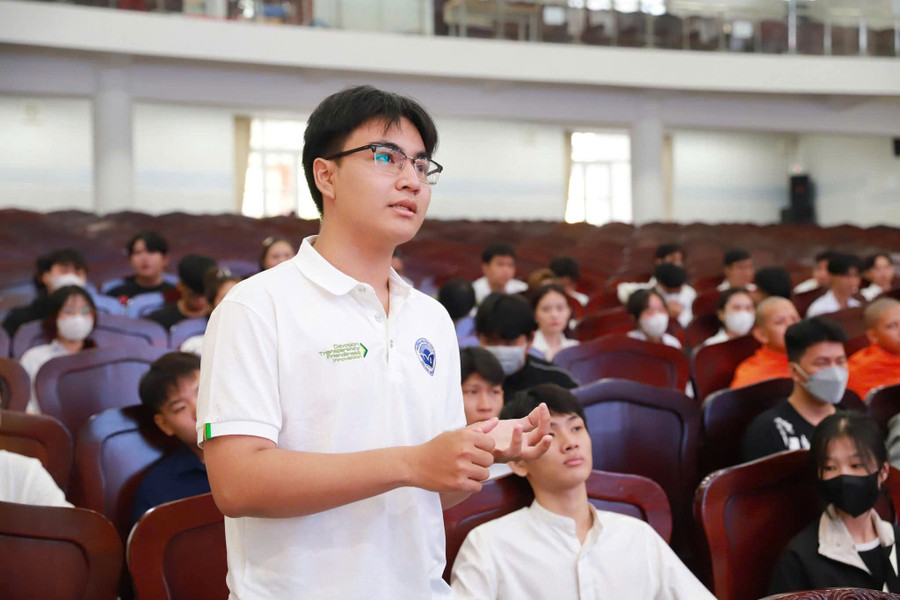 Sinh viên năm nhất, Trường ĐH Trà Vinh trong một buổi sinh hoạt đầu năm học. z7078217749806-8a6d0dc50e056c64f05359aaa5081039.jpg