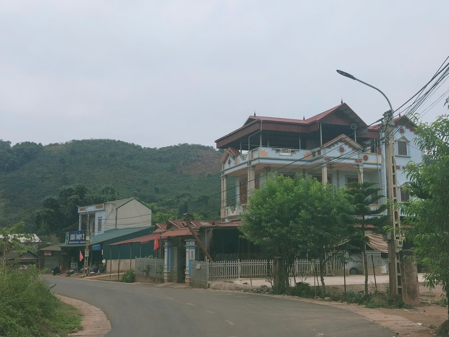 Nhờ thực hiện tốt chương trình giảm nghèo, đời sống của người dân ngày càng nâng cao. z7098297902759-8a0ef7b5daea59a8ba48b3ea0ad32040.jpg