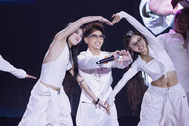 Rhymastic đã có một fan meeting ấn tượng đầu tiên trong sự nghiệp