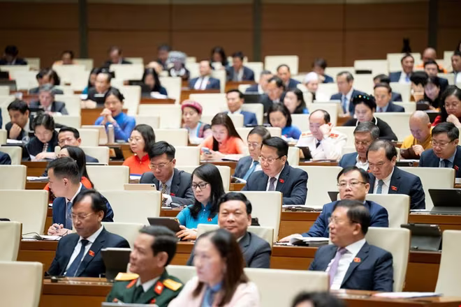 Quang cảnh phiên họp