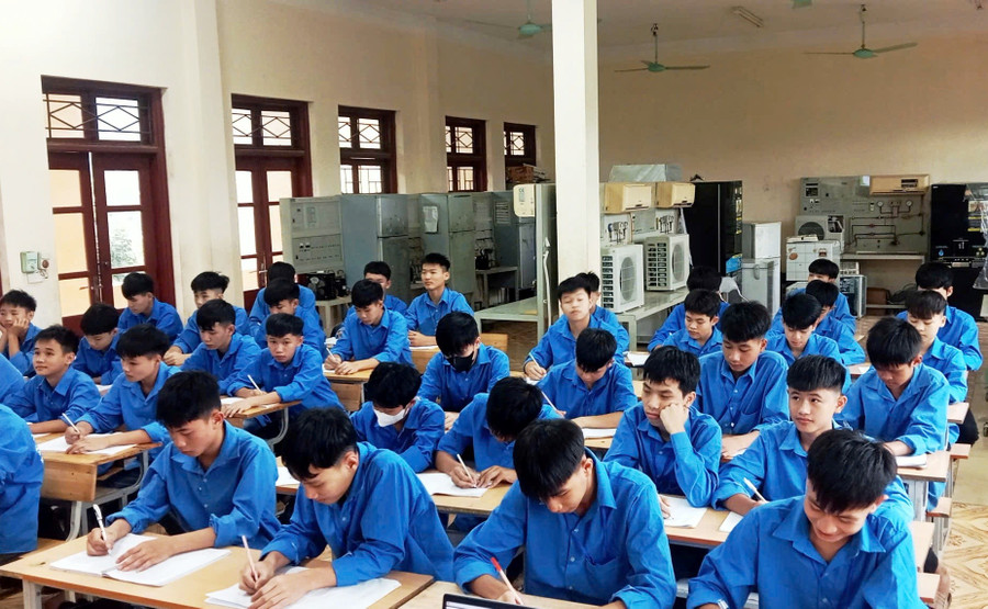 Lớp học văn hóa trong TRường Trung cấp nghề miền núi Thanh Hóa. (Ảnh: NTCC) 1877598777753906083.jpg