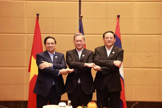 Thủ tướng Phạm Minh Chính, Thủ tướng Campuchia Hun Manet và Thủ tướng Lào Sonexay Siphandone tại Hội nghị Cấp cao ASEAN lần thứ 47 ngày 27-10
