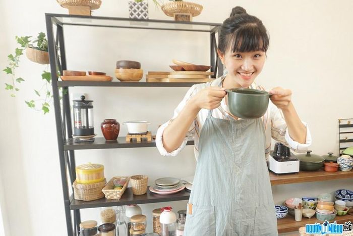 Dương Yến Nhi nổi tiếng trong giới trẻ thành phố Hồ Chí Minh về những cuốn sách và món ăn chay. Ảnh: HM.