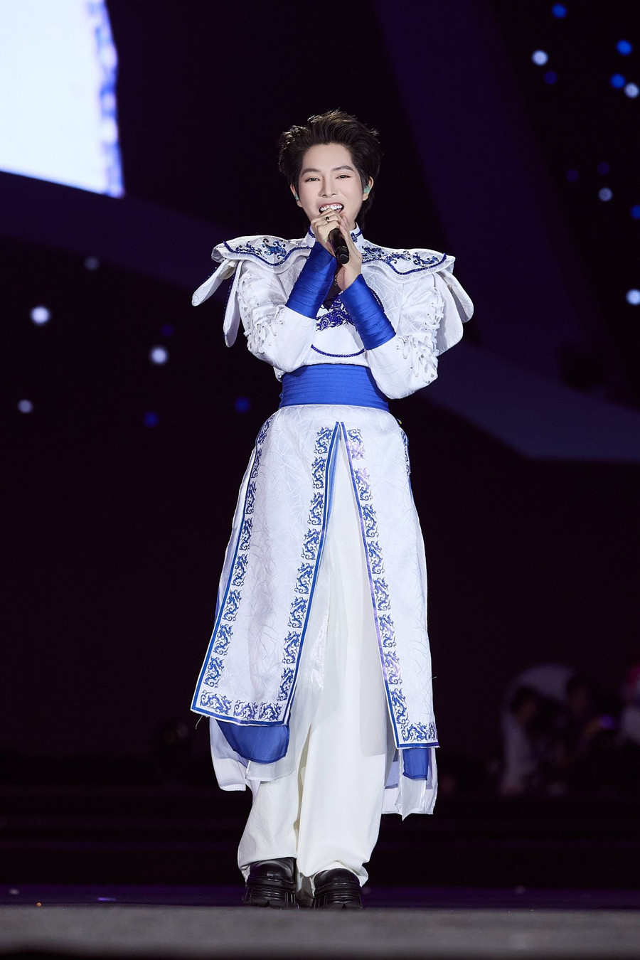 Nam ca sĩ Đức Phúc. duc-phuc-1.jpg