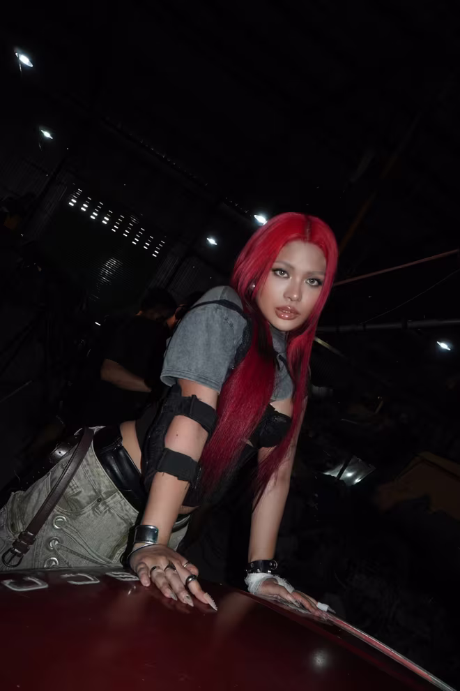 Chloé "chào sân" nhạc Việt với một MV ấn tượng khi chọn dòng nhạc hyperpop còn lạ lẫm với công chúng Chloé "chào sân" nhạc Việt với một MV ấn tượng khi chọn dòng nhạc hyperpop còn lạ lẫm với công chúng