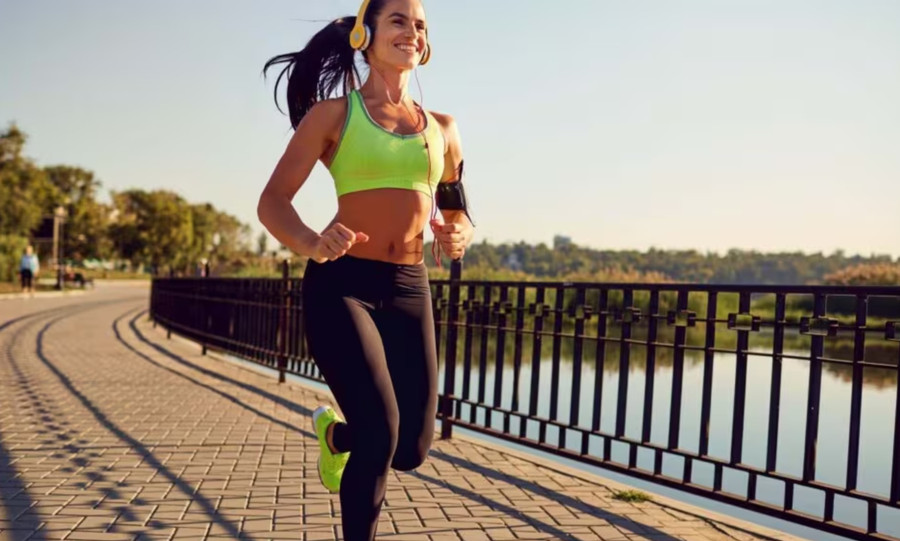 Cường độ cao hơn, lượng calo đốt cháy nhiều hơn và hiệu ứng đốt mỡ sau khi tập luyện làm cho chạy bộ trở thành phương pháp nhanh hơn và hiệu quả hơn để làm thon gọn cơ thể. (Ảnh: ITN) 2-cuong-do-cao-hon.jpg