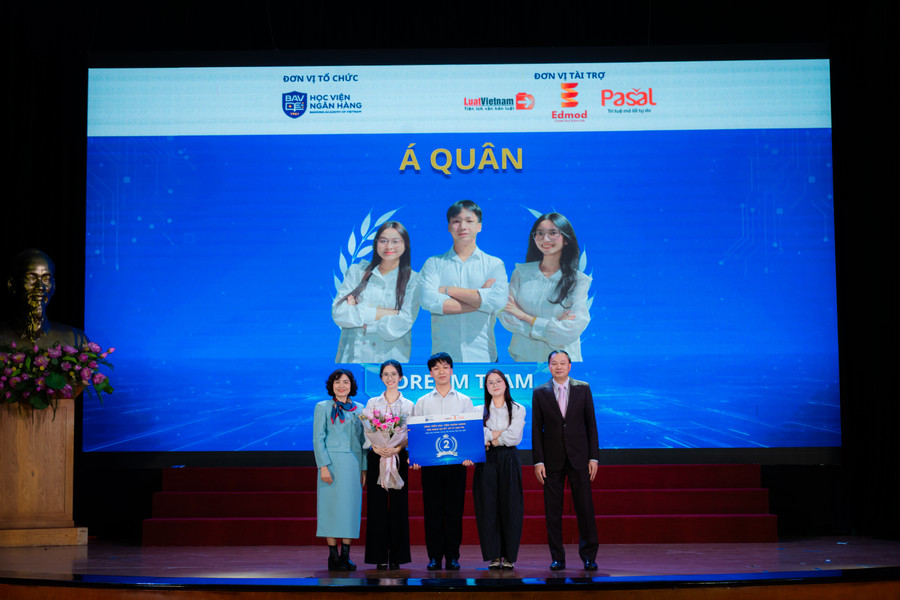 Danh hiệu Á quân thuộc về Đội Dream Team. ng-57-39.jpg