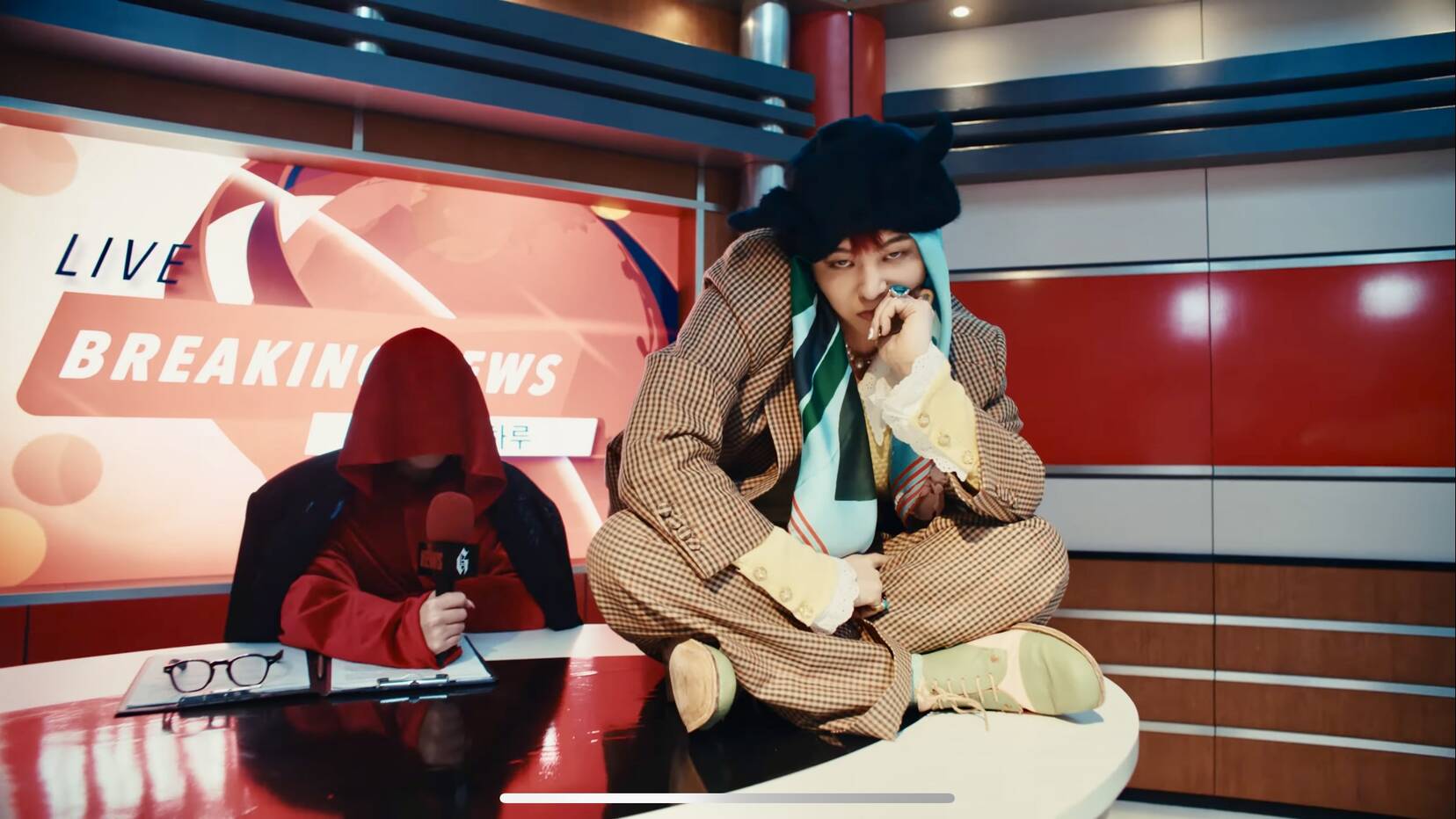 MV “Power” của G-Dragon. Ảnh: cắt từ MV