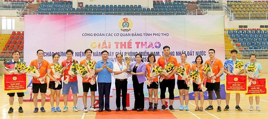 Trường Chính trị tỉnh Phú Thọ giành giải Nhất môn Bóng chuyền hơi Nam - Nữ tại Giải thể thao Công đoàn các cơ quan Đảng tỉnh Phú Thọ năm 2025. 1.jpg