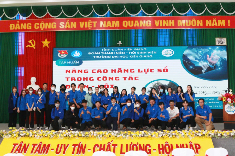 Buổi tập huấn nâng cao năng lực số của tuổi trẻ Trường Đại học Kiên Giang. nang-luc-so-0.jpg